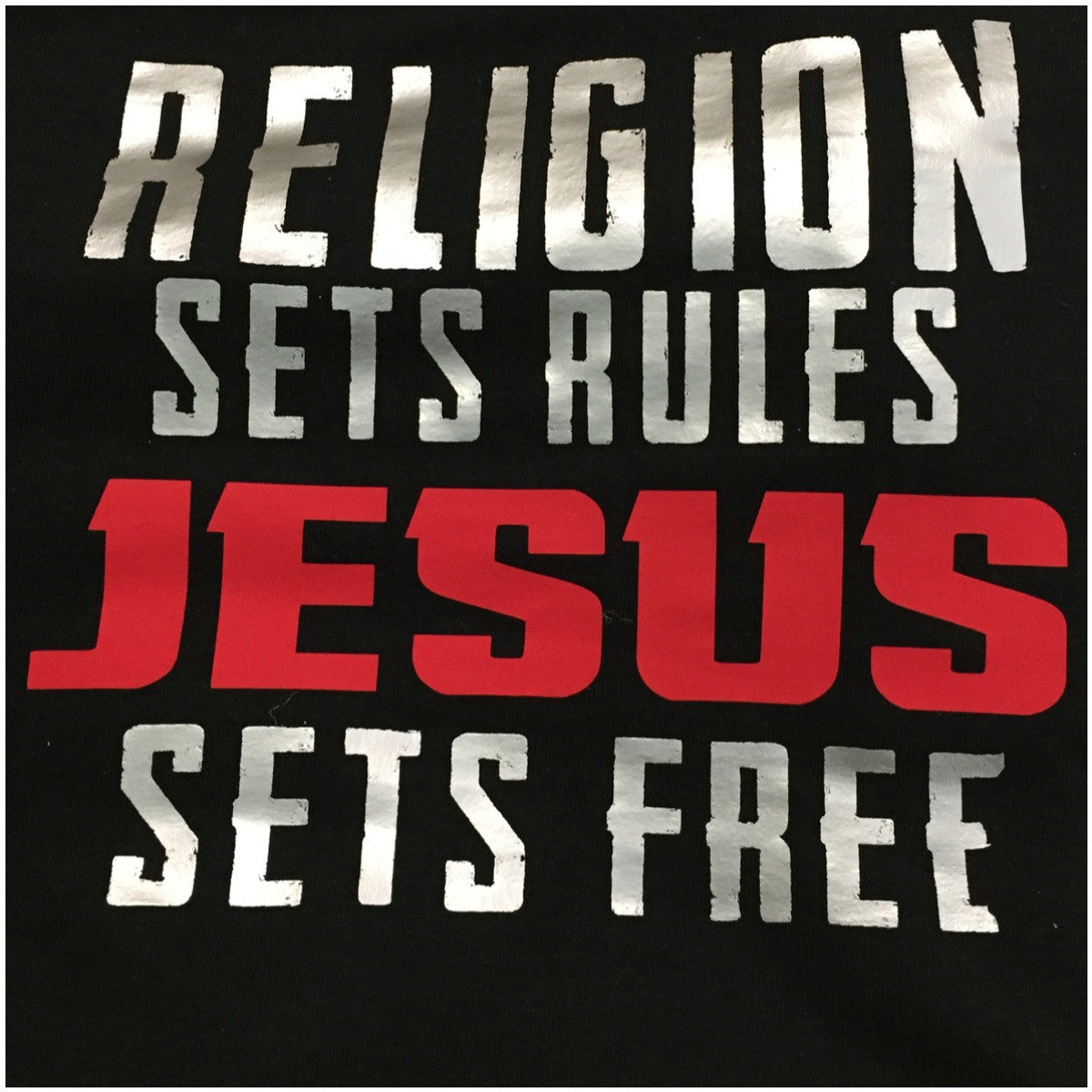 Faith - Jesus Sets Free black red & silver T-Shirt - 550strong