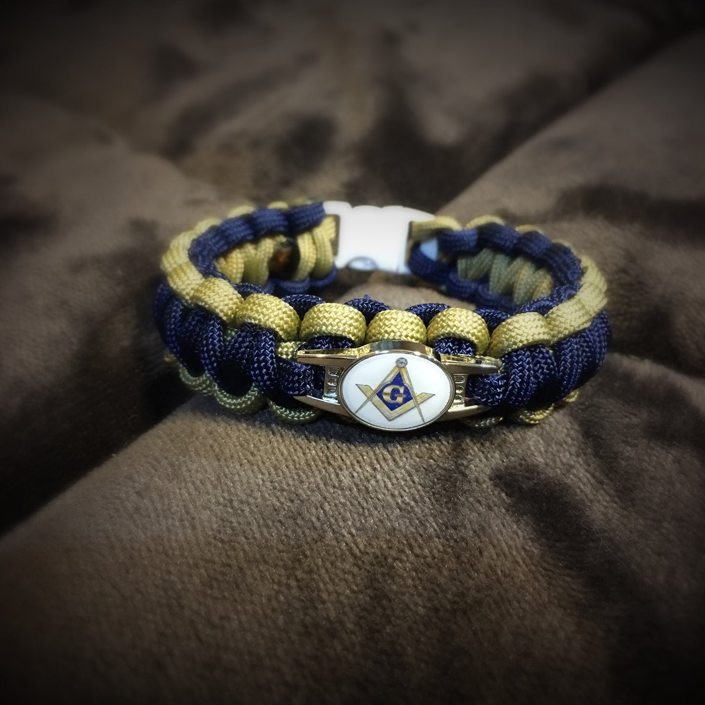Paracord - Masonic Bracelet (Navy and Gold) - 550strong